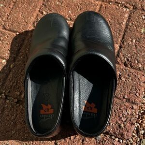 Dansko Black Leather Non-slip Clogs